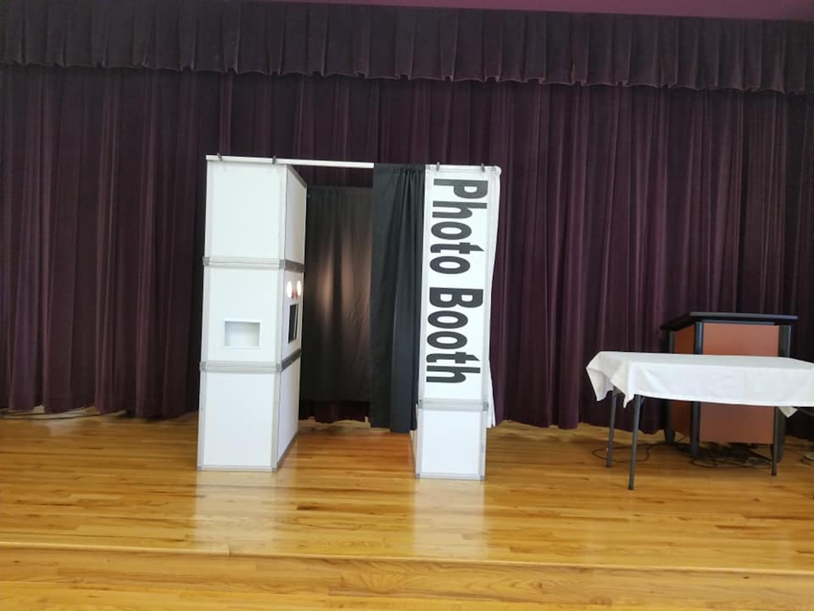 Vintage style enclosed photo booth in Dallas Fort Worth