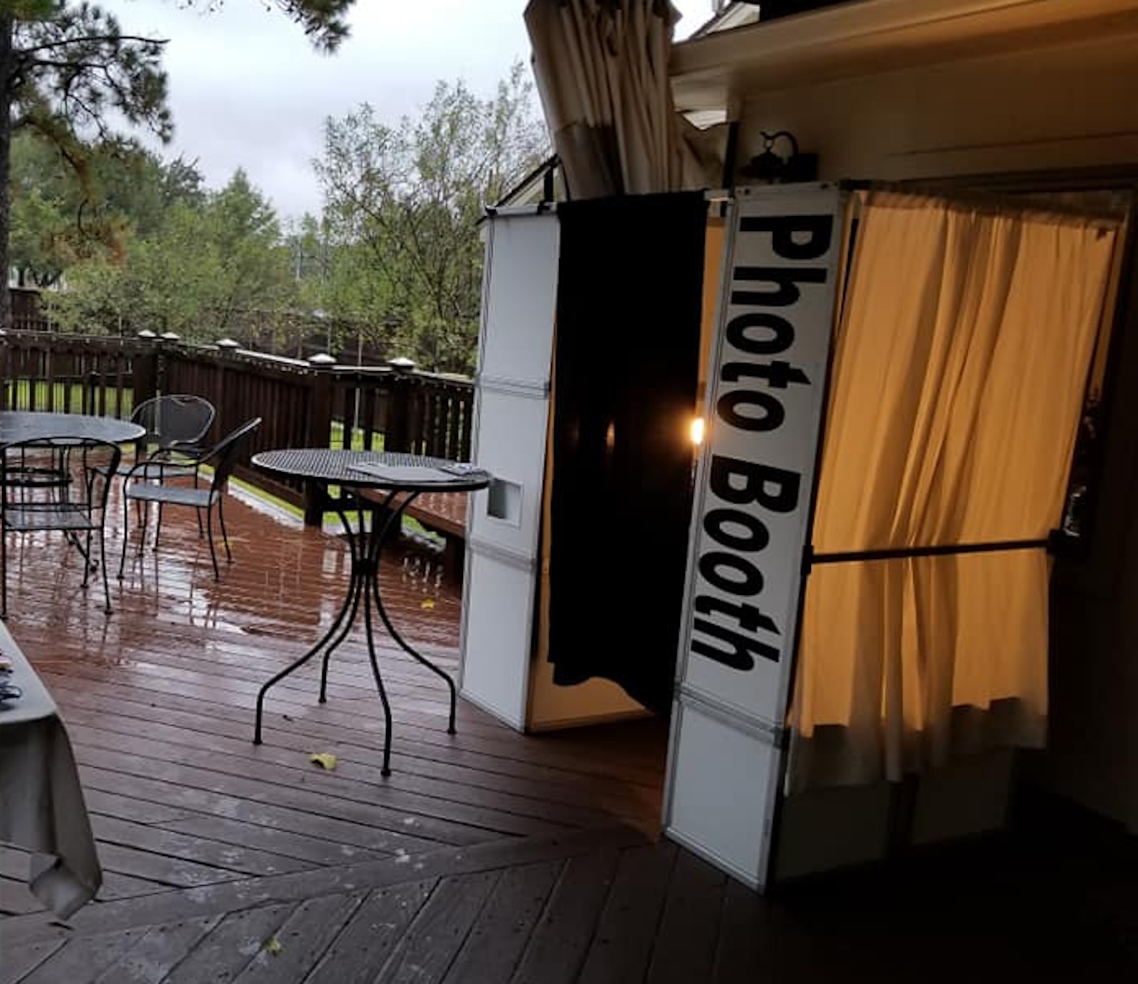 Enclosed Photo Booths of Dallas
