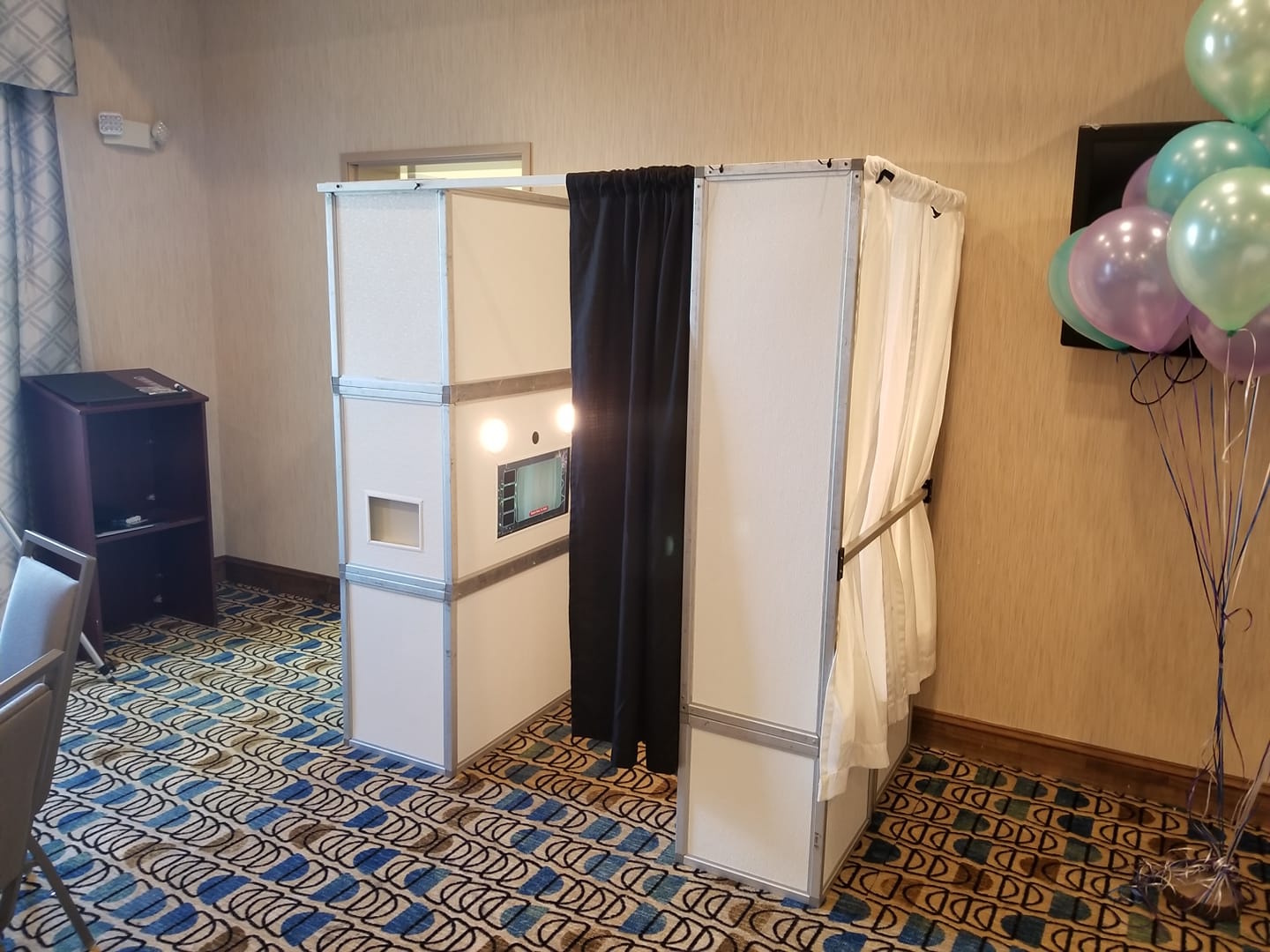 Traditional enclosed photo booth rental